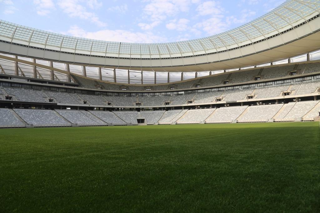 Lapangan sepak bola dari sudut stadion